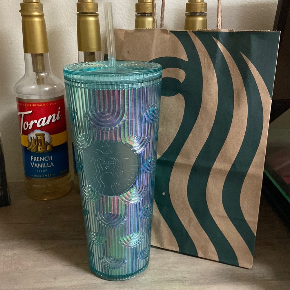 Starbucks cup venti wave